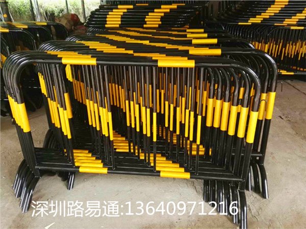 优质铁马护栏 烤漆工艺 黑黄，红白，蓝白规格尺寸可定制