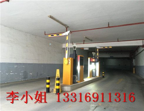 雷岭电动道闸车牌识别系统大批量供应