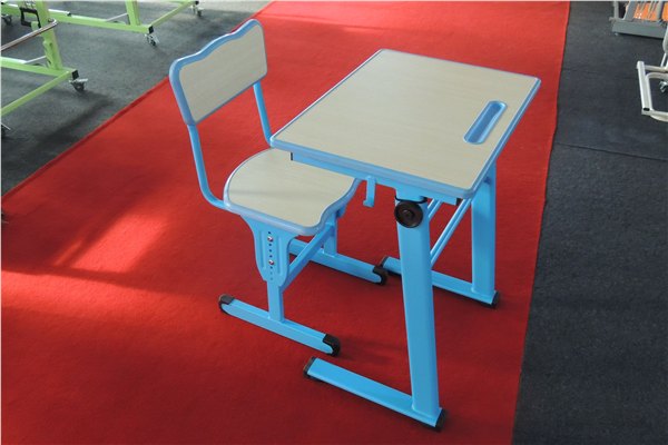 学生课桌椅、、办公课桌椅、中高档课桌椅生产厂家。