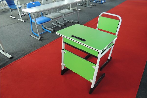 学生课桌椅、、办公课桌椅、中高档课桌椅生产厂家。