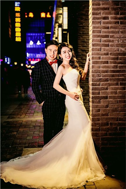 西宁哪里的西宁最大的婚纱摄影影楼是哪家-柏拉图婚纱价格便宜？