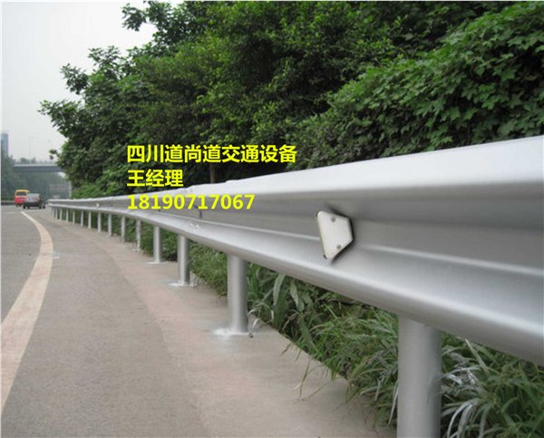 波形护栏 防撞护栏 防撞立柱