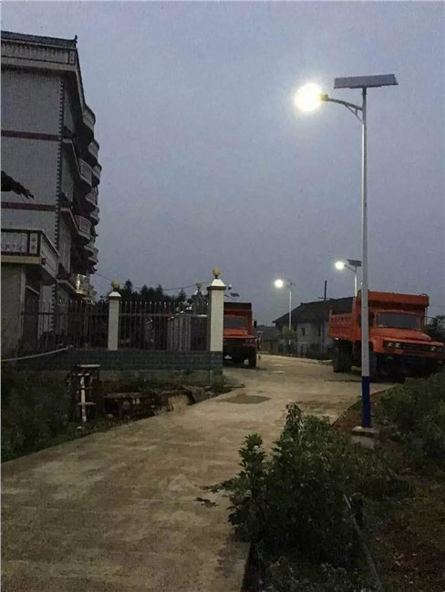 江西南昌太阳能路灯厂家农村太阳能LED路灯批发找浩峰照明