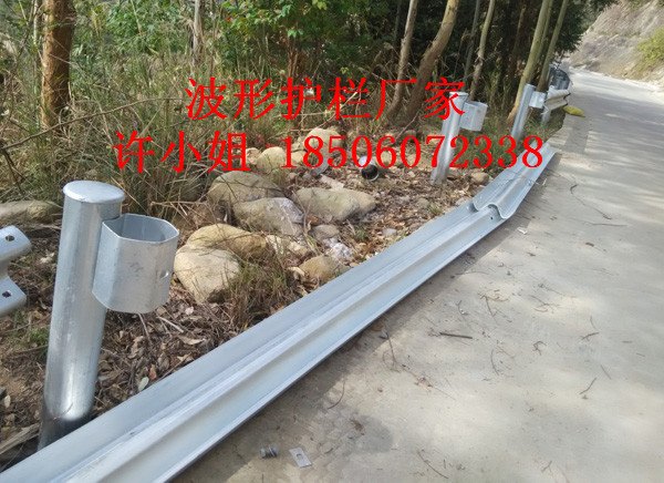 浙江湖州喷塑热镀锌护栏板3.0厚 立柱 螺丝齐全