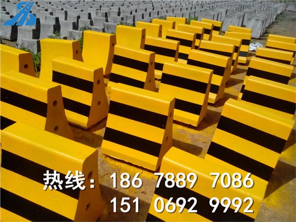 高平市隔离墩 马路隔离墩 市政建设隔离墩 水泥隔离墩直销