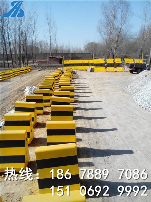 莱阳坚固美观道路水泥墩 公路水泥墩 交通水泥墩