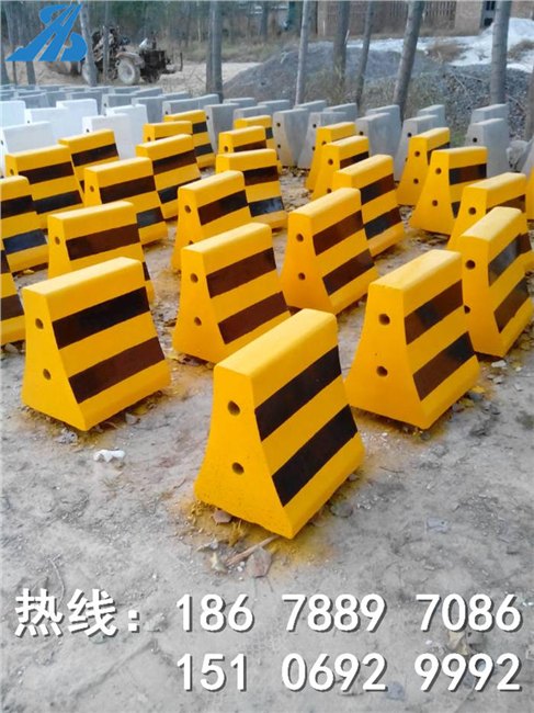 山东蓬莱供应水泥隔离墩 水泥墩 道路防撞隔离墩 送货上门