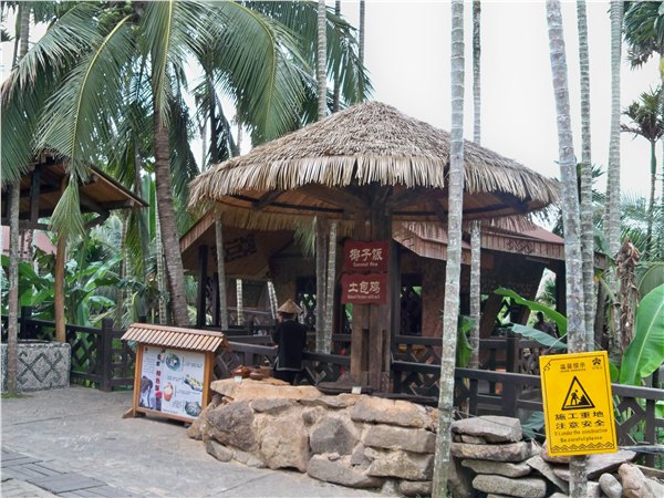 长沙本地厂家直销采用进口的PE塑料，PE茅草产品