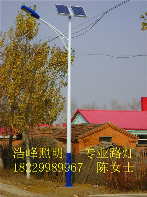 湖南长沙一套太阳能路灯多少钱找浩峰照明小陈询价