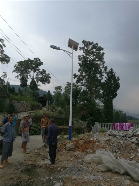 贵州铜仁德江路灯厂家贵州LED通电路灯批发厂家直供锂电池节能环保价格优