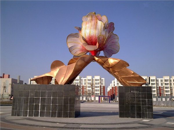 供应大型广场锻铜花卉雕塑