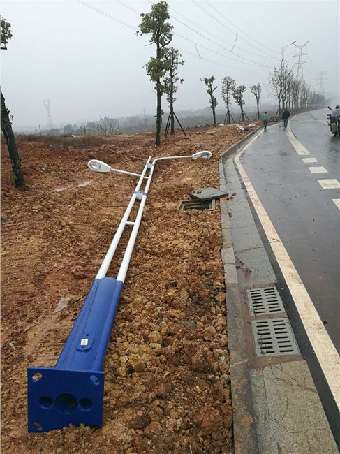 浩峰照明直供老百姓用的起的太阳能路灯湖南路灯厂家现货供应