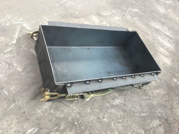 供应供应优质新款路平石钢模具