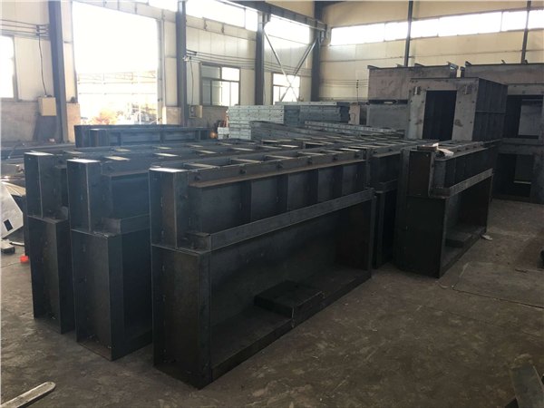 供应F1型号 高铁栏杆遮板钢模具