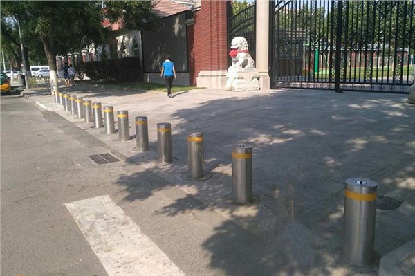 供应公园防闯伸缩路桩,价格合理，上门安装