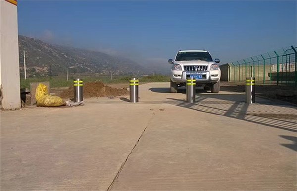供应火车站隔离升降路桩，坚固耐用，上门安装